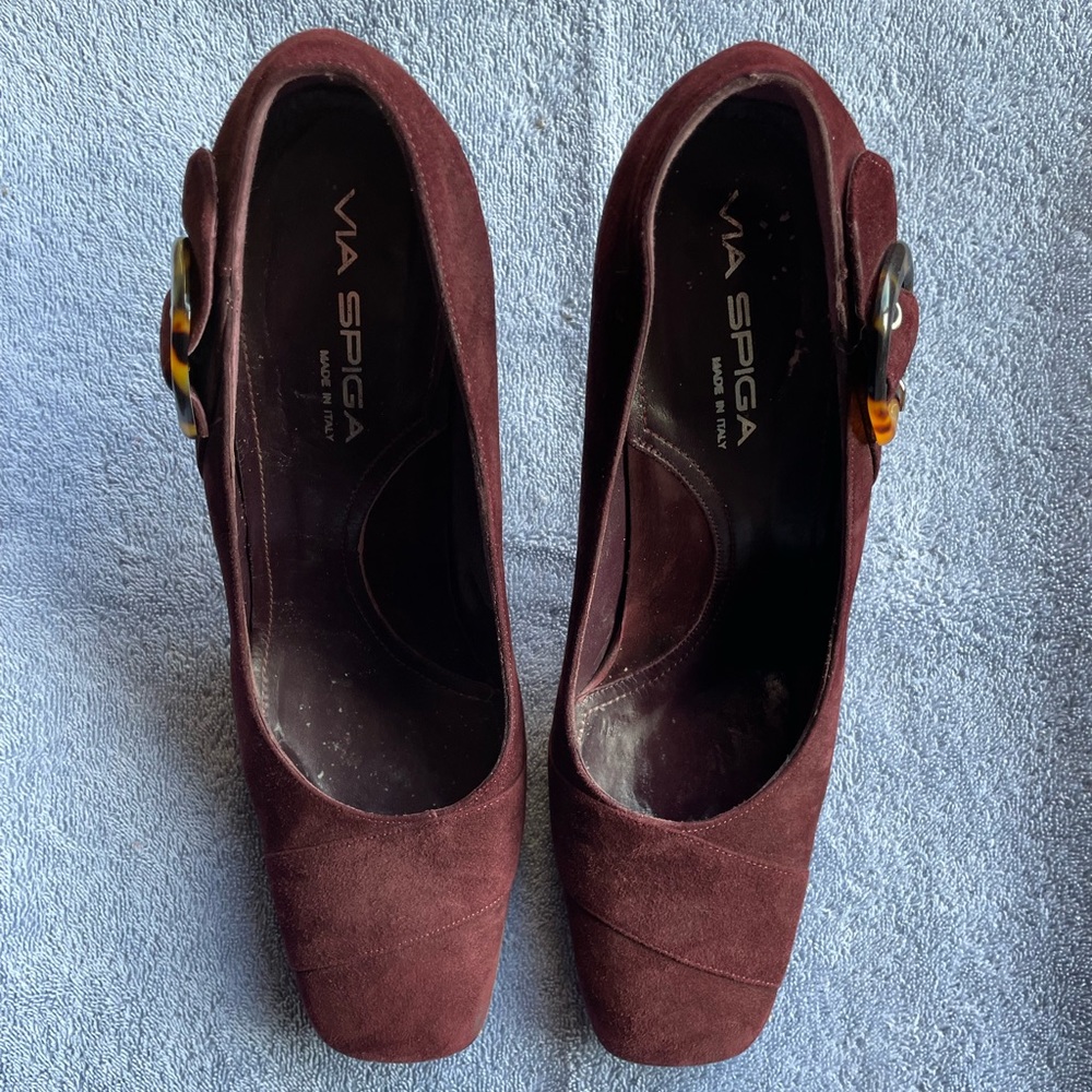 Women’s Size 10M Via Spiga Plum Suede 3 1/2” Heels with Beautiful Details